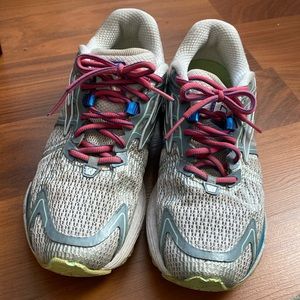 [Brooks] Ravena Sz 9.5 🏃‍♀️